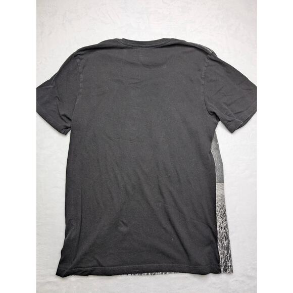 True Religion World Tour Mens T-Shirt XS Planet Stargazing Couple Park Bench Y2K - Picture 3 of 4